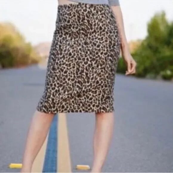 J.Crew Leopard Print Suede-like Pencil Skirt – Size 6 - Picture 1 of 4